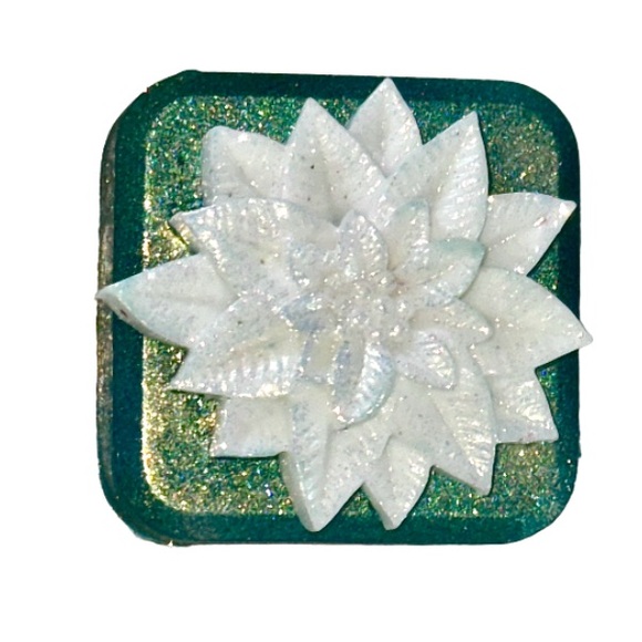 Set 6 Poinsettia Soap Party Favors, Christmas Party Gifts, Handmade Gift, Soap - Picture 5 of 17